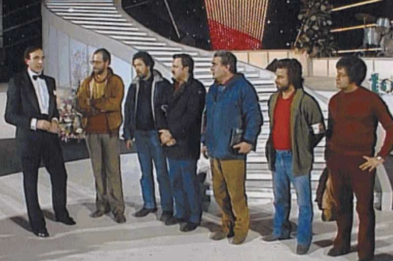 Click image for larger version

Name:	pippo-baudo-e-protesta-operai-italsider-1984-1783952.jpg
Views:	41
Size:	91.3 KB
ID:	16264007