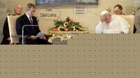 Click image for larger version

Name:	bush e papa.jpg
Views:	113
Size:	85.7 KB
ID:	15836381