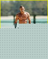 Click image for larger version

Name:	daniel-craig-speedo12.jpg
Views:	68
Size:	21.2 KB
ID:	15860985