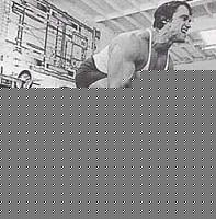 Click image for larger version

Name:	Arnold_Schwarzenegger_powerlifting_deadlifts_bottom_technique_Golds_Gym.jpg
Views:	124
Size:	21.8 KB
ID:	15881688